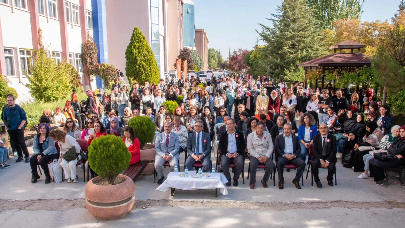 Selçuk Üniversitesinde ‘100. Yıl Dil ve Kültür Şenliği’ gerçekleştirildi 